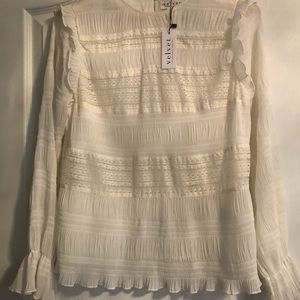 Velvet by graham & spencer blouse size medium cream/white colour.